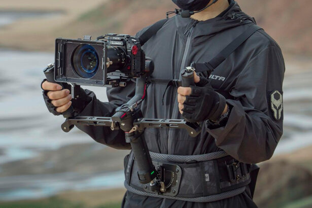 Shoulder Rig vs Hand Gimbal